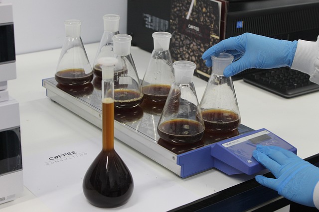 異辛酸鉛在油墨印刷中可精確控制固化速率，確保印刷品的干燥速度和附著力。